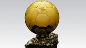 Le Ballon d'Or récompense chaque année le meilleur joueur de football.