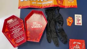 Ces chips sont vendues dans des emballages en forme de cercueil avec des gants pour les manipuler.