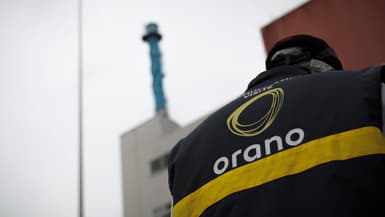 Un employé dans l'usine de retraitement d'Orano à La Hague, dans la Manche, le 14 décembre 2022 (photo d'illustration).