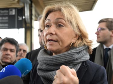 La présidente du Conseil régional d'Île-de-France Valérie Pecresse lors d'une visite sur une station du RER C à Bretigny-sur-Orge, le 26 mars 2024.