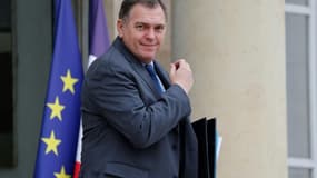 Le ministre français des Transports Philippe Tabarot sur le perron de l'Elysée à Paris le 16 avril 2025