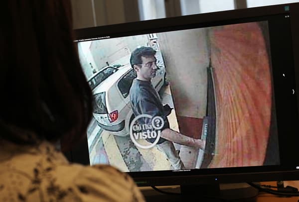 Une image de Xavier Dupont de Ligonnès capturée par une caméra de vidéosurveillance de Roquebrune-sur-Argens (Var), le 14 avril 2011, et diffusée à la télévision italienne en mai 2011.