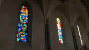 Les vitraux à l'église de Charly. 