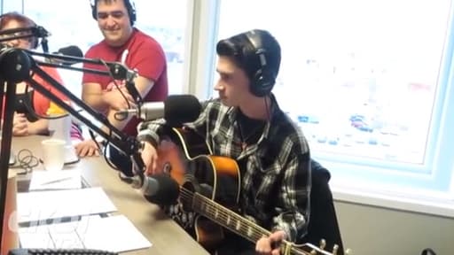 Le jeune canadien David Thibault a la voix d'Elvis.