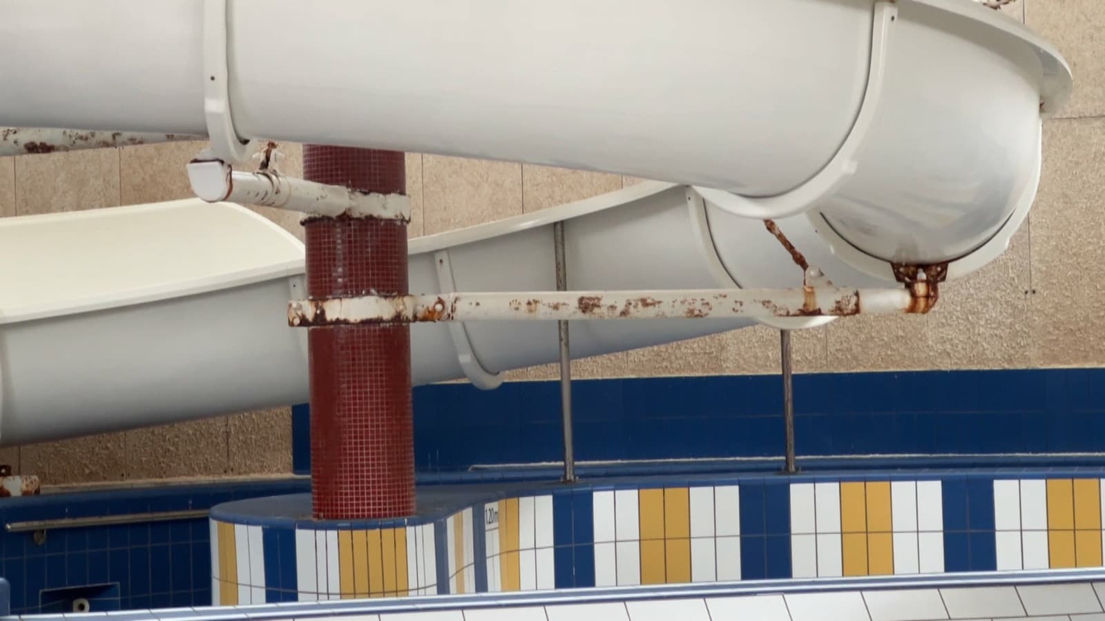 Les problèmes techniques sont devenus trop récurrents pour maintenir la piscine ouverte.