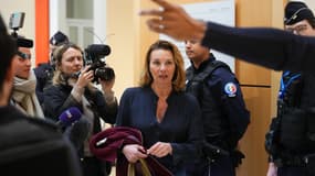 Amélie, décoratrice de cinéma qui a porté plainte pour "agressions sexuelles" contre Gérard Depardieu, au tribunal de Paris le 25 mars 2025