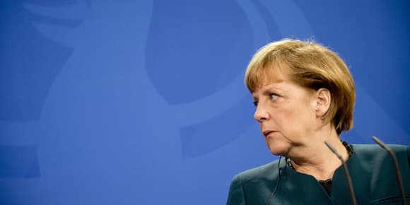 Le parti social démocrate approuve le projet de gouvernement commun avec les conservateurs, ouvrant la voix à une réélection d'Angela Merkel. Le parti social démocrate approuve le projet de gouvernement commun avec les conservateurs, ouvrant la voix à une réélection d'Angela Merkel.