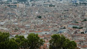 Une plainte a été déposée en mai 2010 par des habitants de la cité de la Savine à Marseille qui se plaignent de problèmes respiratoires liés à l'amiante présente dans les immeubles.