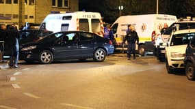 La police et les secours sur un parking à Creil, dans l’Oise,  où a été exécuté un homme de 32 ans lundi soir.