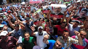 Des manifestants pro-Morsi, lors de la « journée de colère », ce vendredi, au Caire.