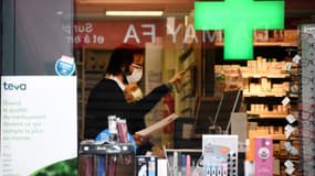 Un pharmacien dans son officine (photo d'illustration)
