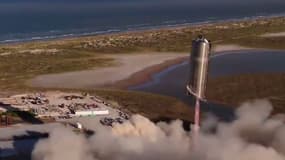 Le prototype de Starship qui effectué un court vol est, à ce stade, un grand cylindre métallique, construit en quelques semaines par les équipes de SpaceX sur la côte texane, à Boca Chica.