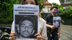 Des militants contre la peine de mort manifestent contre l'exécution prévue à Singapour de Nagaenthran K. Dharmalingam, le 3 novembre 2021 à Kuala Lumpur, en Malaisie
