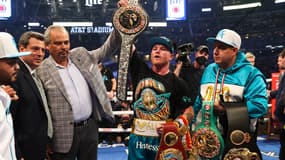 Canelo Alvarez, champion WBC, WBA et WBO des super-moyens