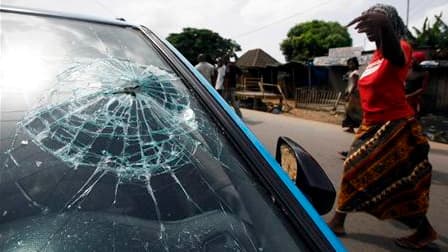 Dans la banlieue nord d'Abidjan, vendredi. Selon les Nations unies, les forces loyales à Laurent Gbagbo, assiégé dans sa résidence de la capitale économique ivoirienne, gagnent du terrain dans les quartiers administratif du Plateau et diplomatique de Coco