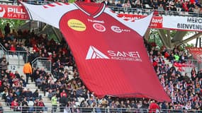Ligue 2: Reims cartonne et caracole en tête