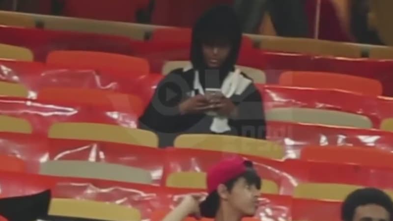 Cette Saoudienne est fan de football, ce qui pourrait lui attirer des problèmes.