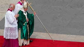 Le pape Benoît XVI a inauguré jeudi l'Année de la foi par une messe célébrée devant plusieurs dizaines de milliers de personnes rassemblées sur le parvis de la basilique Saint-Pierre, en exhortant les catholiques à lutter contre la "désertification" spiri