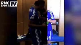 Drogba rate son coup en arrosant Azpilicueta de champagne