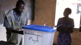 Le second tour de la présidentielle au Mali s'est achevé sans incident au Mali le 11 août 2013.