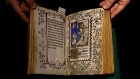 "Les Heures de Pierre Soppite et Marie Deschevert", manuscrit en latin, sur parchemin, avec 13 grandes miniatures peintes vers 1400 par le Maître de Luçon a été vendu 706.300 euros le 5 juin à Paris