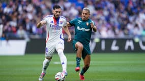 Rayan Cherki face au RC Lens en Ligue 1, le 4 mai 2025.