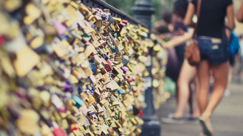 Des "cadenas de l'amour" sur le Pont des arts