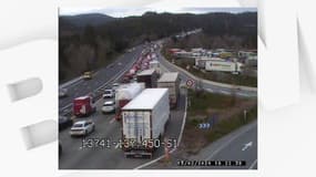 Des ralentissements sur l'A8 après un accident le 15 février 2024.