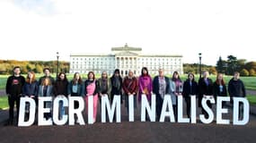 Des militants se sont rassemblés devant le Parlement de Belfast, alors que l'avortement va être libéralisé par Londres en l'absence d'un gouvernement en Irlande du Nord