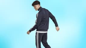 Cet ensemble de survêtement Adidas confortable et stylé est à un super prix