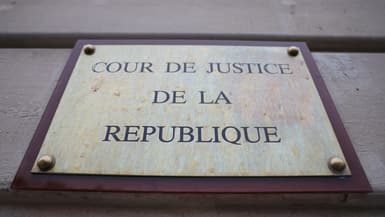 Photo de la plaque d'entrée de la Cour de justice de la République à Paris, le 3 octobre 2022