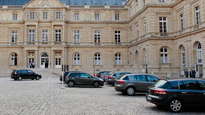 La cour du Sénat à Paris 