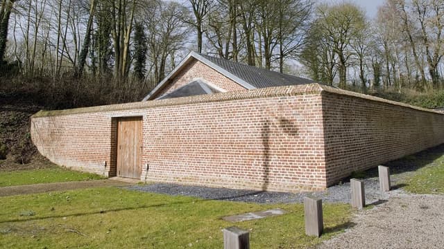 Parmi les contraintes à respecter, l’ancienne poudrière devait rester visible de l’extérieur mais toute la technologie installée à l’intérieur devait être masquée.