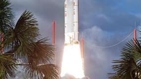 Le cinquième vol Ariane 5 de l'année a décollé vendredi avec succès de la base de Kourou, en Guyane française, avec à son bord deux satellites de télécommunications - un américain et un européen. /Photo d'archives/REUTERS/S Martin/ESA/Handout