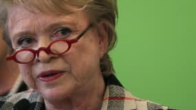 Dans une interview au quotidien Libération, la candidate écologiste Eva Joly, créditée de 2 à 3% d'intentions de vote au premier tour de l'élection présidentielle en France, attribue sa stagnation dans les sondages à des "handicaps" qu'elle qualifie de "l