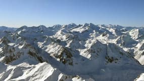 Vue sur la chaîne des Pyrénées depuis l'observatoire du Pic du Midi