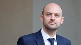 Le ministre français de l'Europe et des Affaires étrangères, Jean-Noël Barrot, quitte le Palais présidentiel de l'Élysée après la réunion hebdomadaire du cabinet, le 15 janvier 2025. (Photo d'illustration)