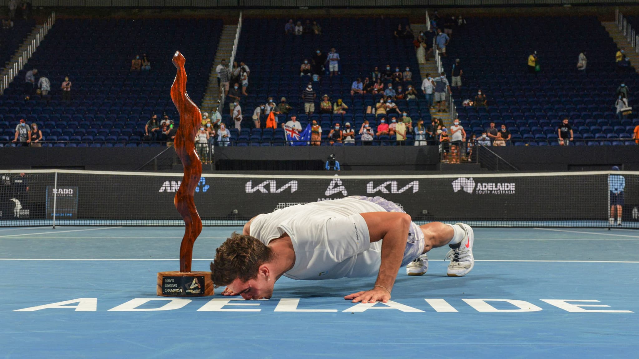 Adélaïde : l'Australien Kokkinakis triomphe devant son public