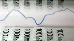 Le Haut Conseil des finances publiques estime que les prévisions de croissance de l'économie retenues par le gouvernement dans son programme de stabilité - 0,1% pour 2013 et 1,2% pour 2014 - risquent d'être revues à la baisse. /Photo d'archives/ REUTERS/D