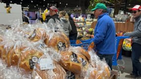 Les agriculteurs des Hautes-Alpes ce lundi 29 janvier dans un supermarché Leclerc de Gap (Hautes-Alpes). 