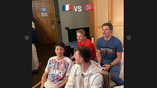 Français et Norvégiens en pleine partie de EA FC avant le relais des JO de Milan-Cortina, le 16 février 2026