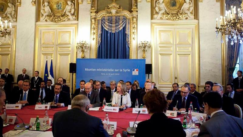 Réunion du groupe des "Amis de la Syrie" à Paris. La France va présenter ce vendredi au Conseil de sécurité des Nations unies un nouveau projet de résolution sur la mission d'observation du cessez-le-feu en Syrie avec la volonté d'en porter les effectifs