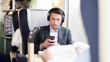Les 4600 clients qui empruntent quotidiennement la ligne Paris Clermont Ferrand peuvent se former grâce à des Mooc.