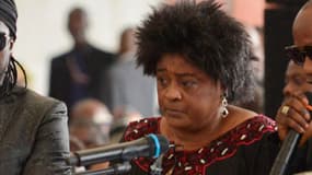 La chanteuse congolaise Tshala Muana en 2013, aux funérailles du chanteur Tabu Ley Rochereau.