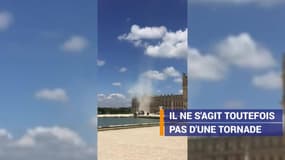 Ce tourbillon de sable traverse les jardins du château de Versailles