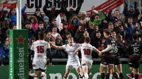 Andrew Trimble fête son essai devant des Toulousains en déconfiture