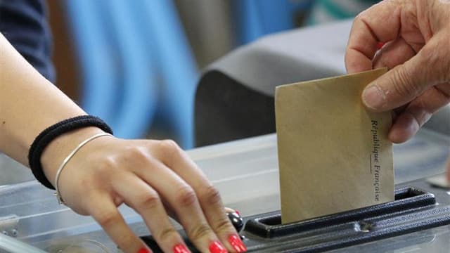 Deux sondages effectués par CSA et Ifop confirment que les Français, dans leur majorité, sont de plus réticents vis-à-vis du vote des étrangers non européens, une promesse de campagne de François Hollande que le gouvernement risque d'avoir du mal à tenir.