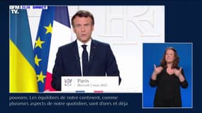 Emmanuel Macron: "Je resterai en contact autant que je le peux et autant que c'est nécessaire avec le président Poutine, pour chercher sans relâche à le convaincre de renoncer aux armes"