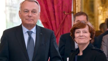 Yannick Moreau en compagnie de Jean-Marc Ayrault, lors de la remise de son rapport sur le financement des retraites, vendredi 14 juin.