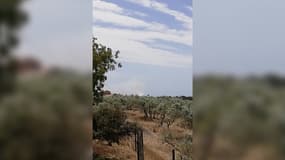 L'incendie s'est déclaré vers 12h30 et se propage rapidement en raison du vent.